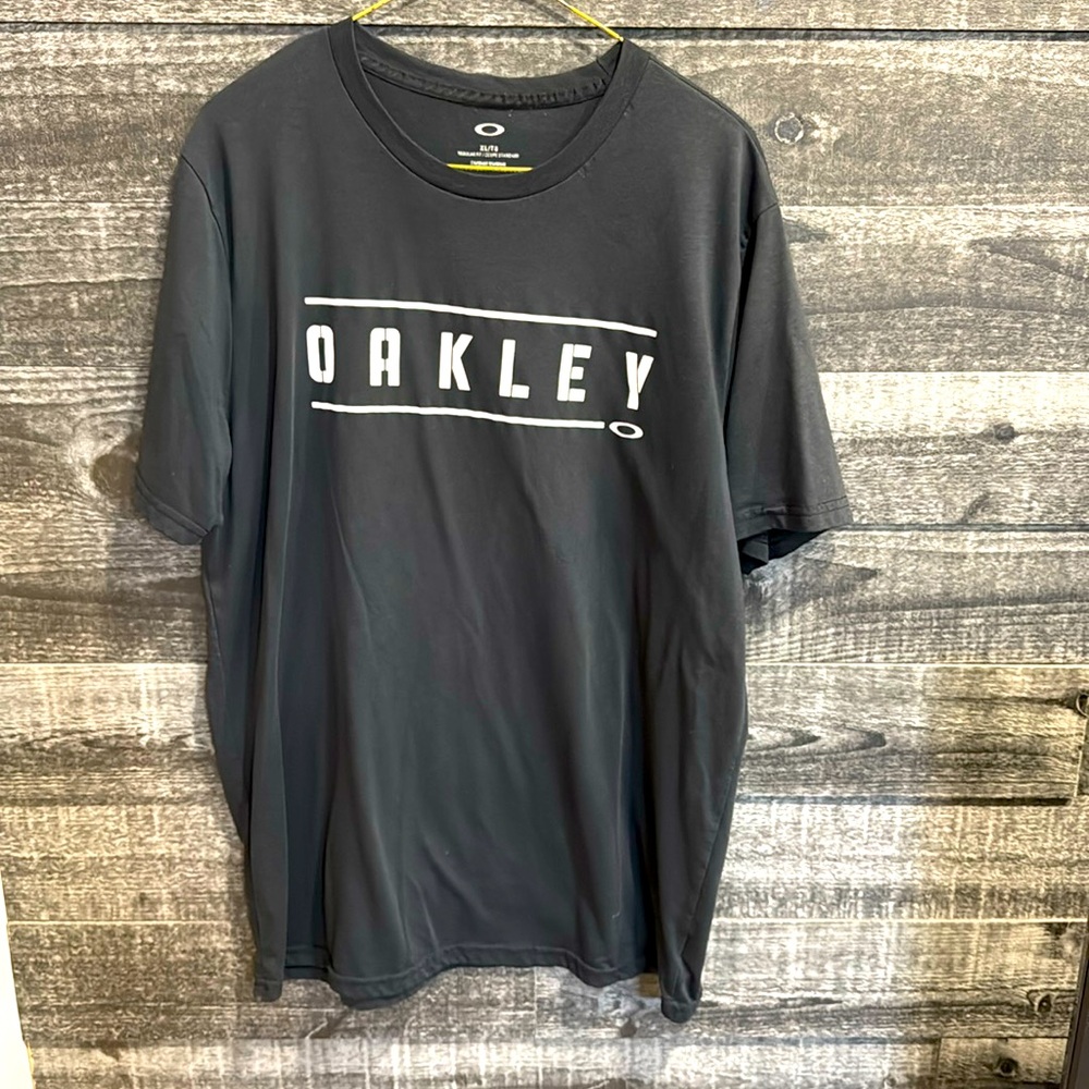 Mens oakley t-shirt